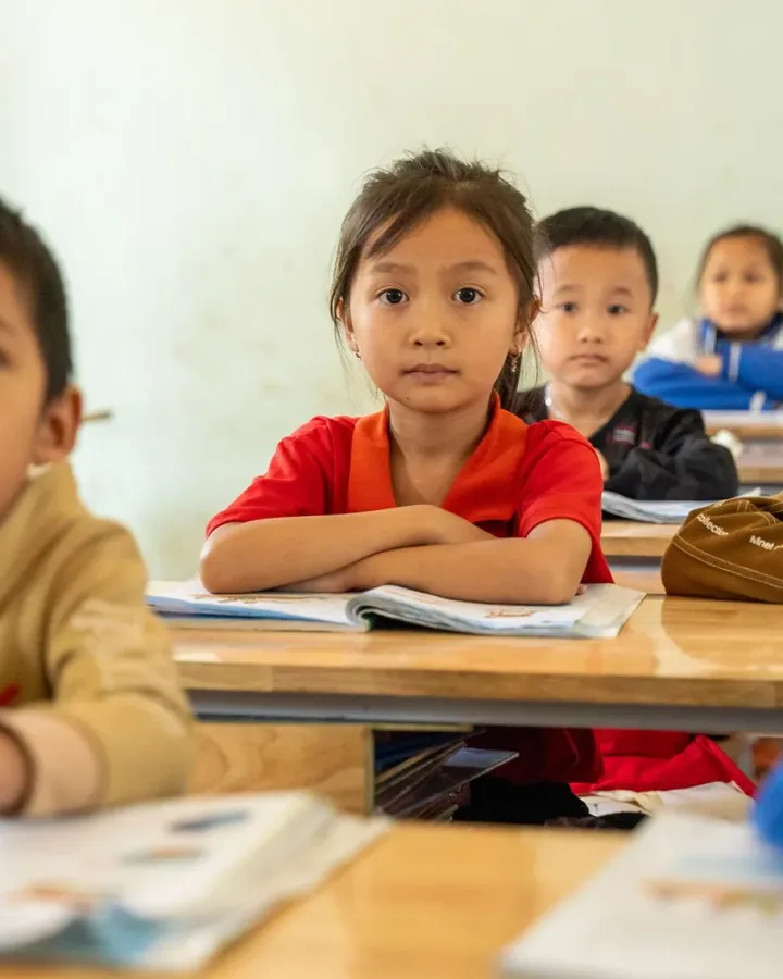 Bé viết chữ xấu, sai chính tả — luyện lại nét và quy tắc — trước